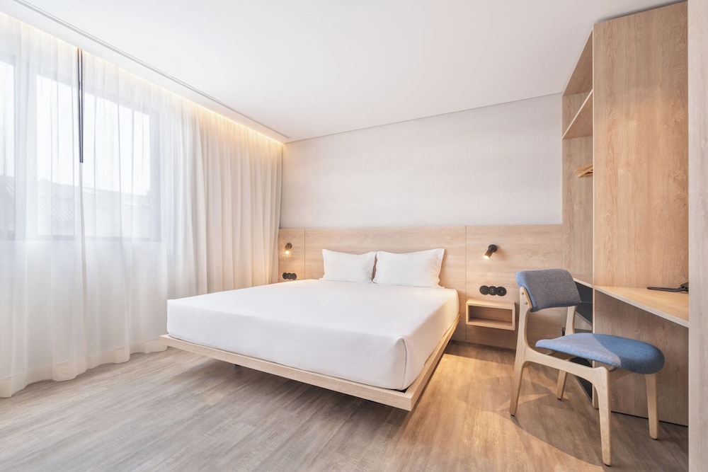 Apartment, Queen Bed, Sofa