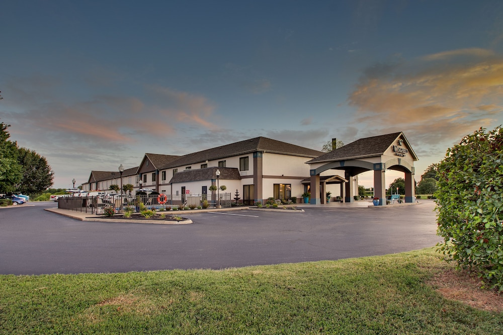 Wingfield Inn & Suites secondary