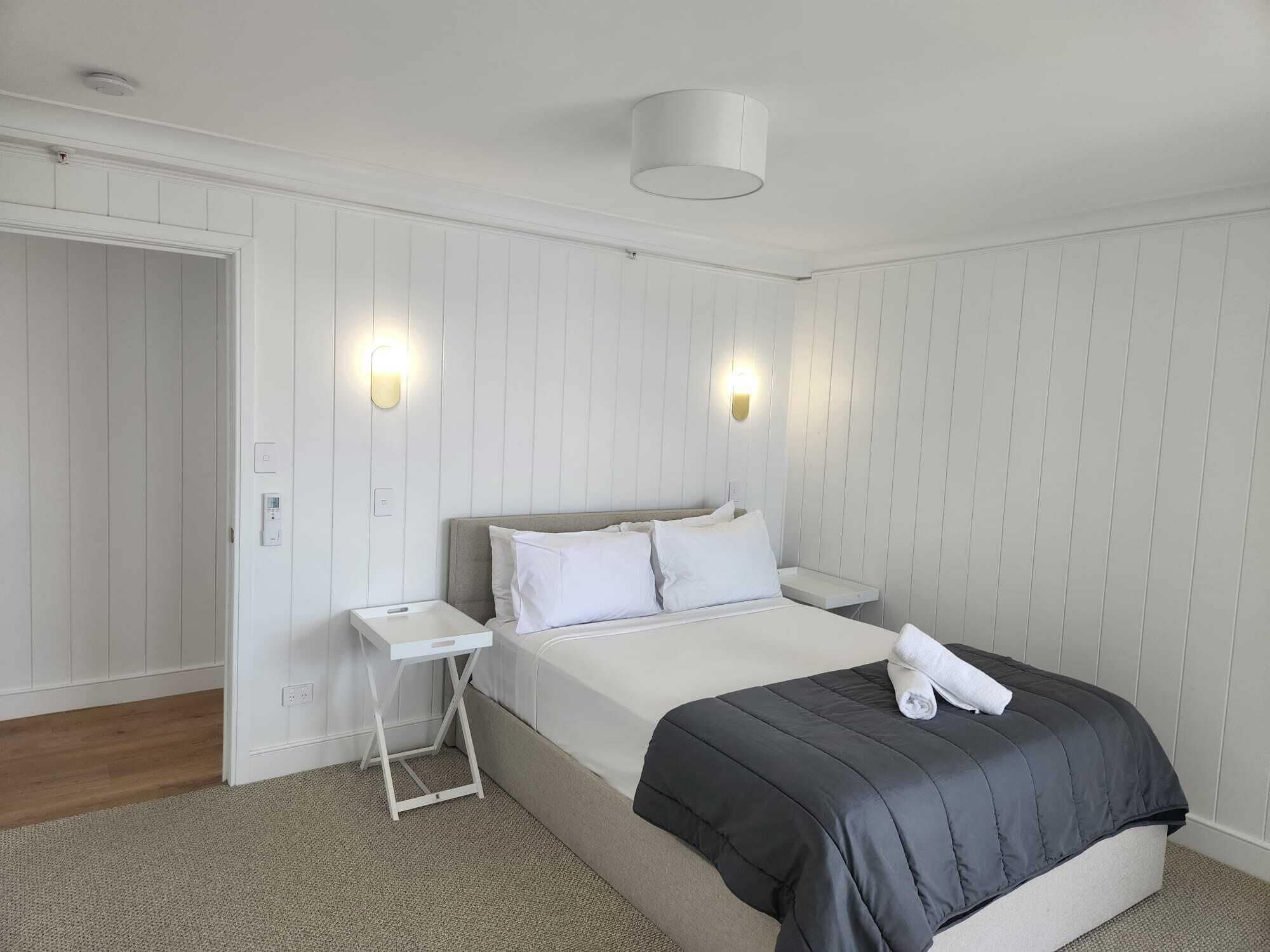 3 Bedrooms, Sub Penthouse, King and Queen and Twin Beds، Burleigh Surf Apartments 5/8