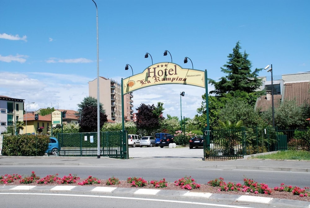 Hotel Ristorante La Rampina 25/32