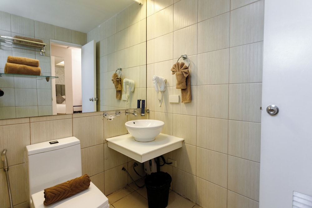 Regency Grand Suites 65/66