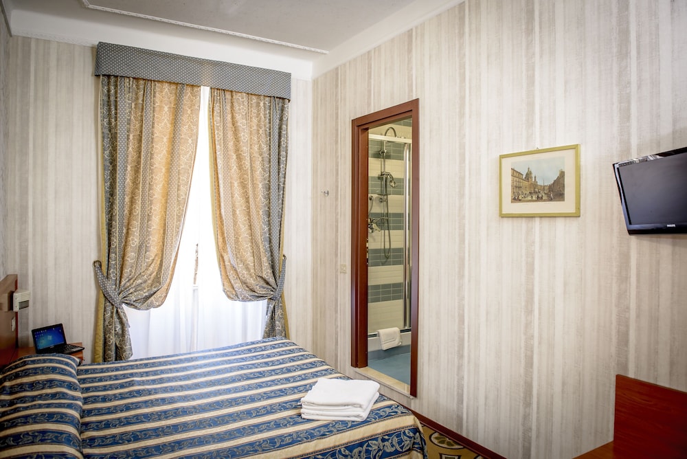 Hotel Emmaus 16/35
