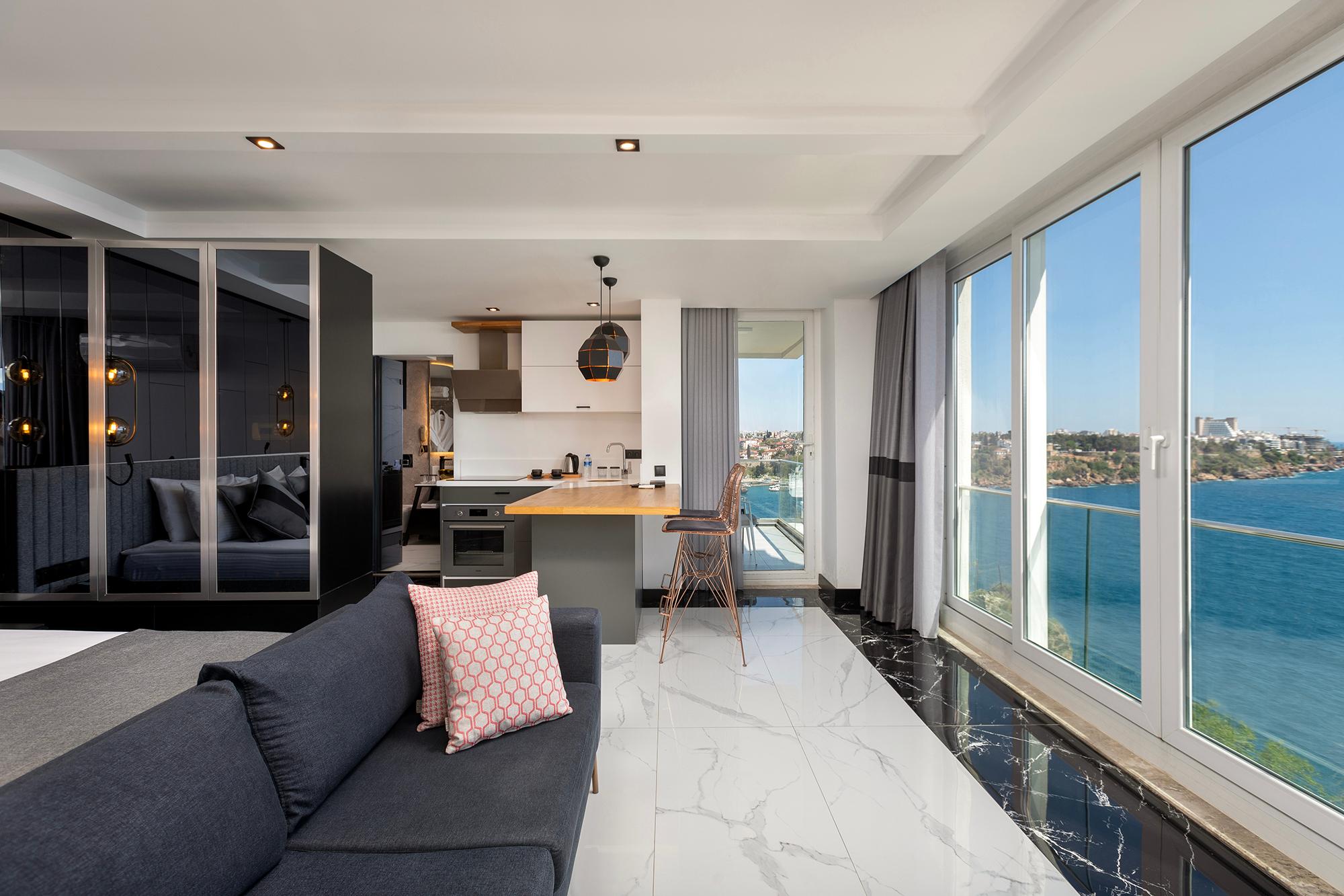 Private, Suite