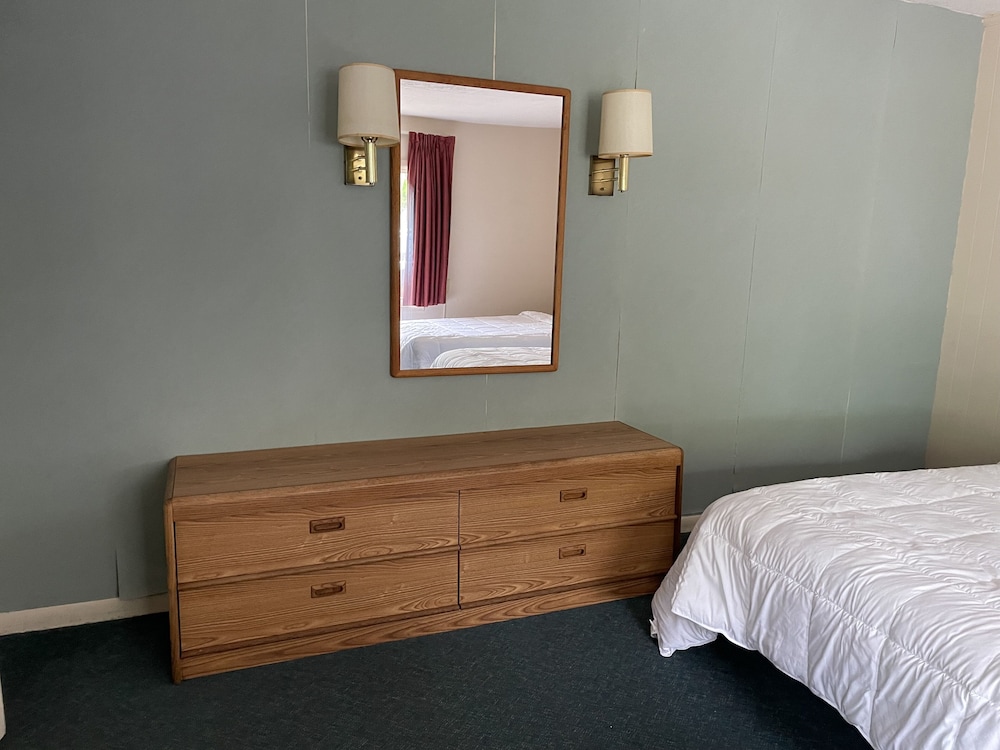 Gatehouse Motel 13/73