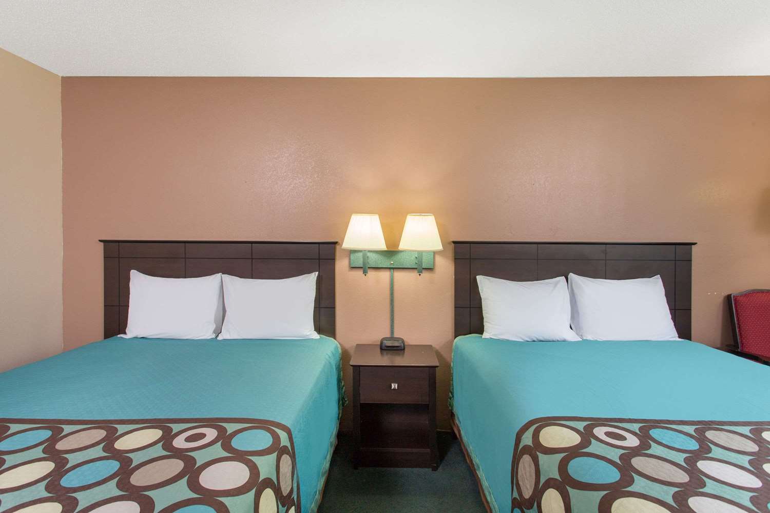 Super 8 by Wyndham Austin MN 5/9
