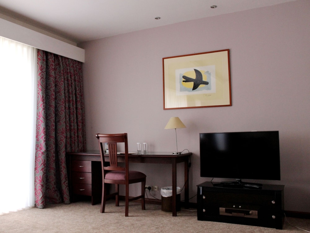 EUROPE HOTEL 48/55