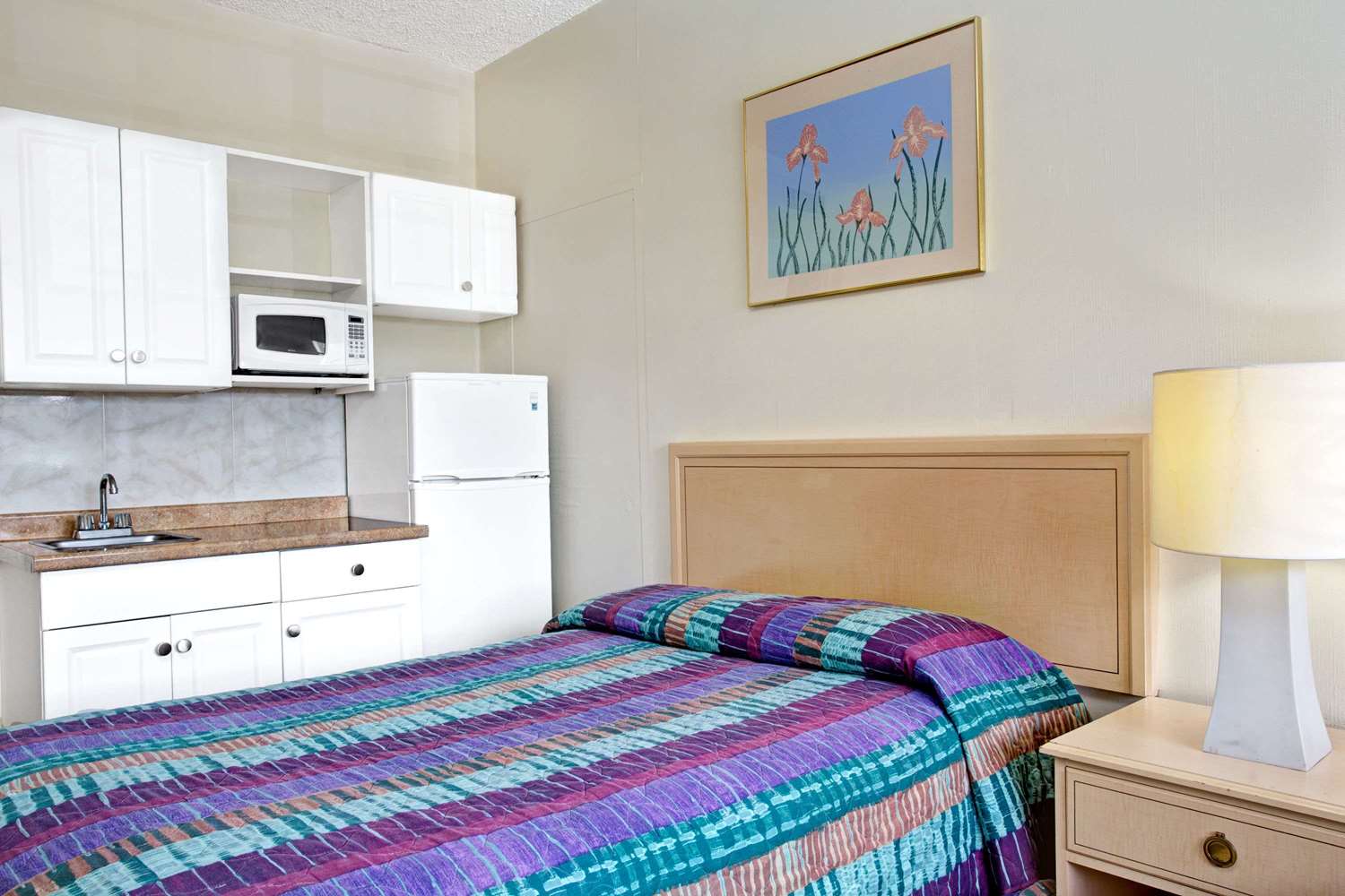 Standard, Queen Bed