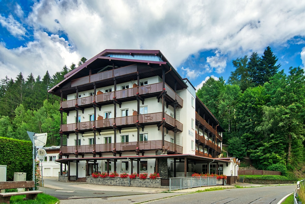 Natur- und Wanderhotel am Steinbachtal 5/33