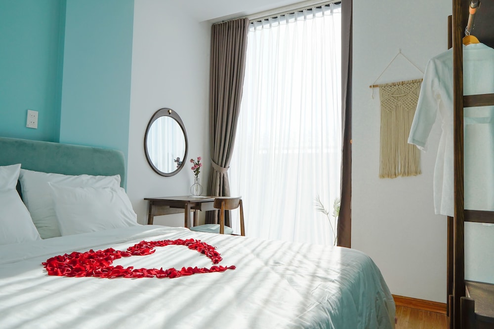 2 BEDROOMS, DELUXE, APARTMENT, CITY VIEW, POOL ACCESS