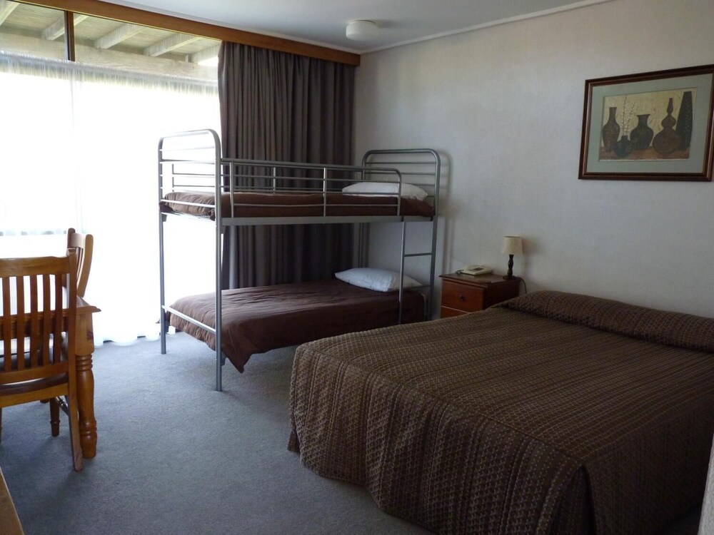 COONAWARRA MOTOR LODGE 16/38