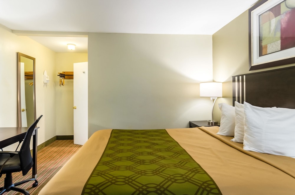 FairBridge Inn Express Pittsfield MA 17/51