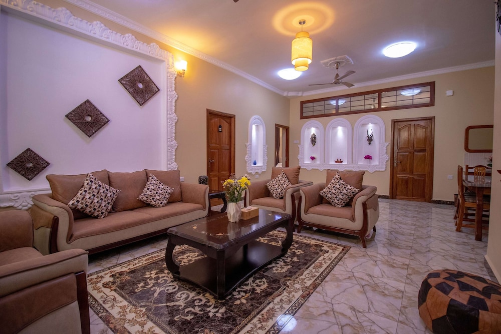 Sunny Palms Beach Bungalows 41/65