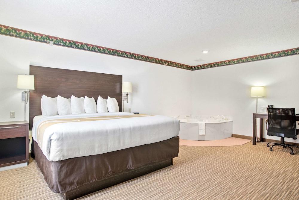 Everspring Inn Suites Hill City 27/61