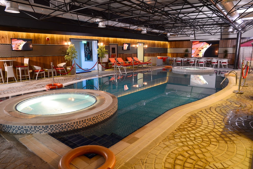 swimming pool spa