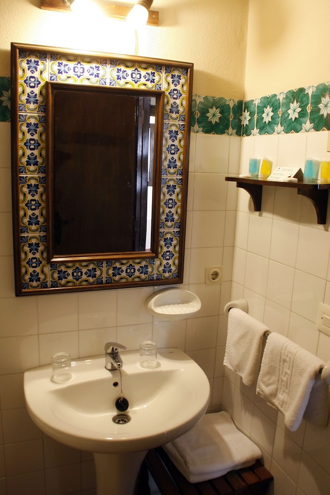 Hotel Villa De Grazalema 56/57