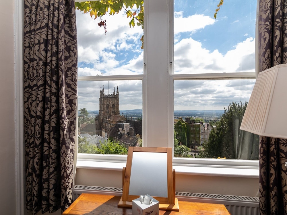 The Mount Pleasant Hotel 35/50