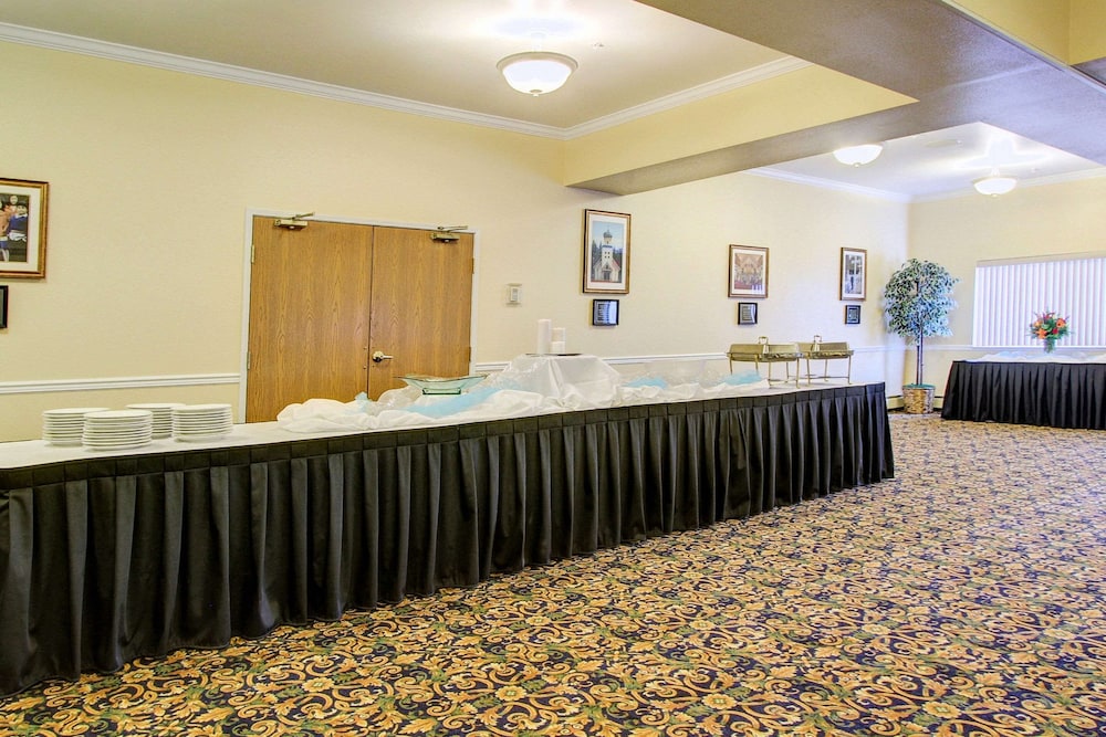 Clarion Suites Anchorage Downtown 8/45