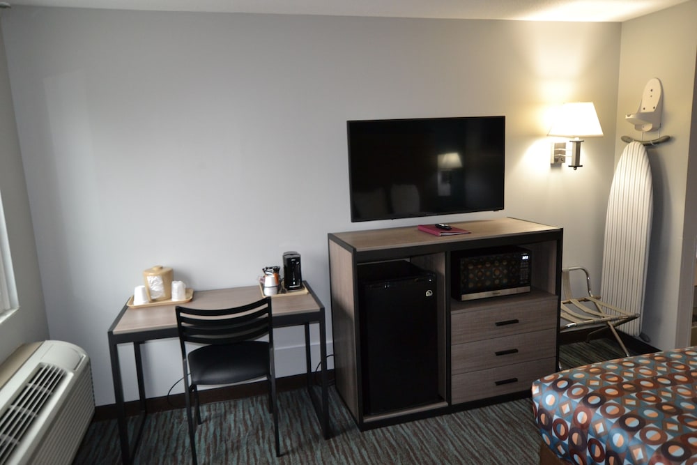 Countryside Inn and Suites Council Bluffs 52/57