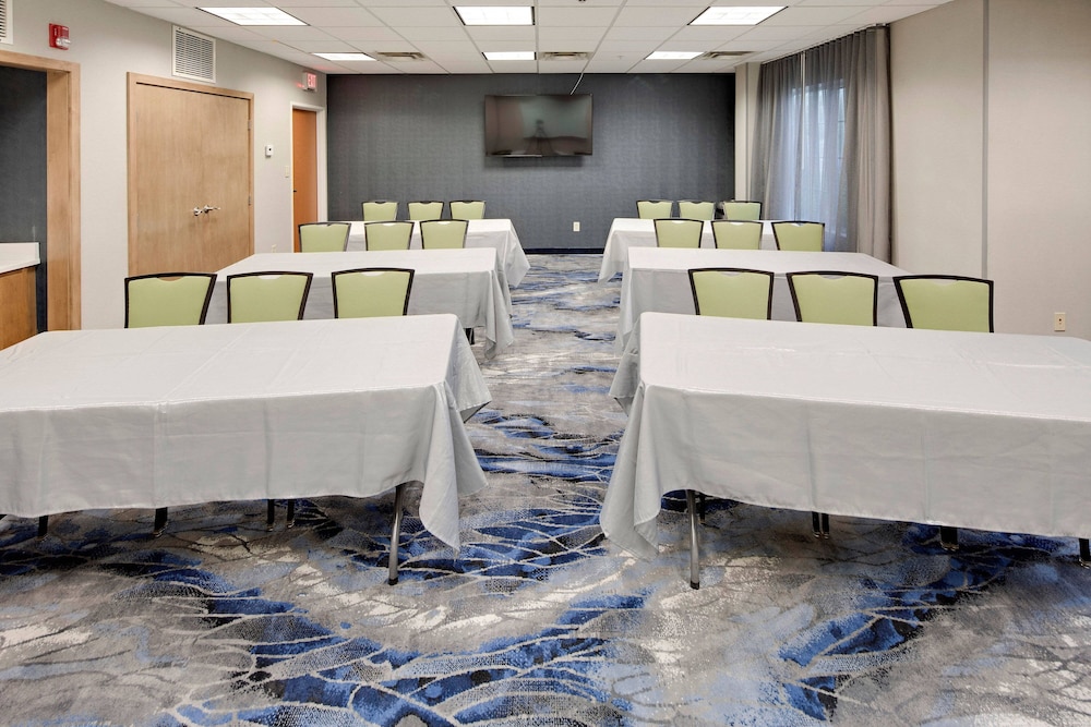 Fairfield Inn And Suites By Marriott Youngstown 33/35