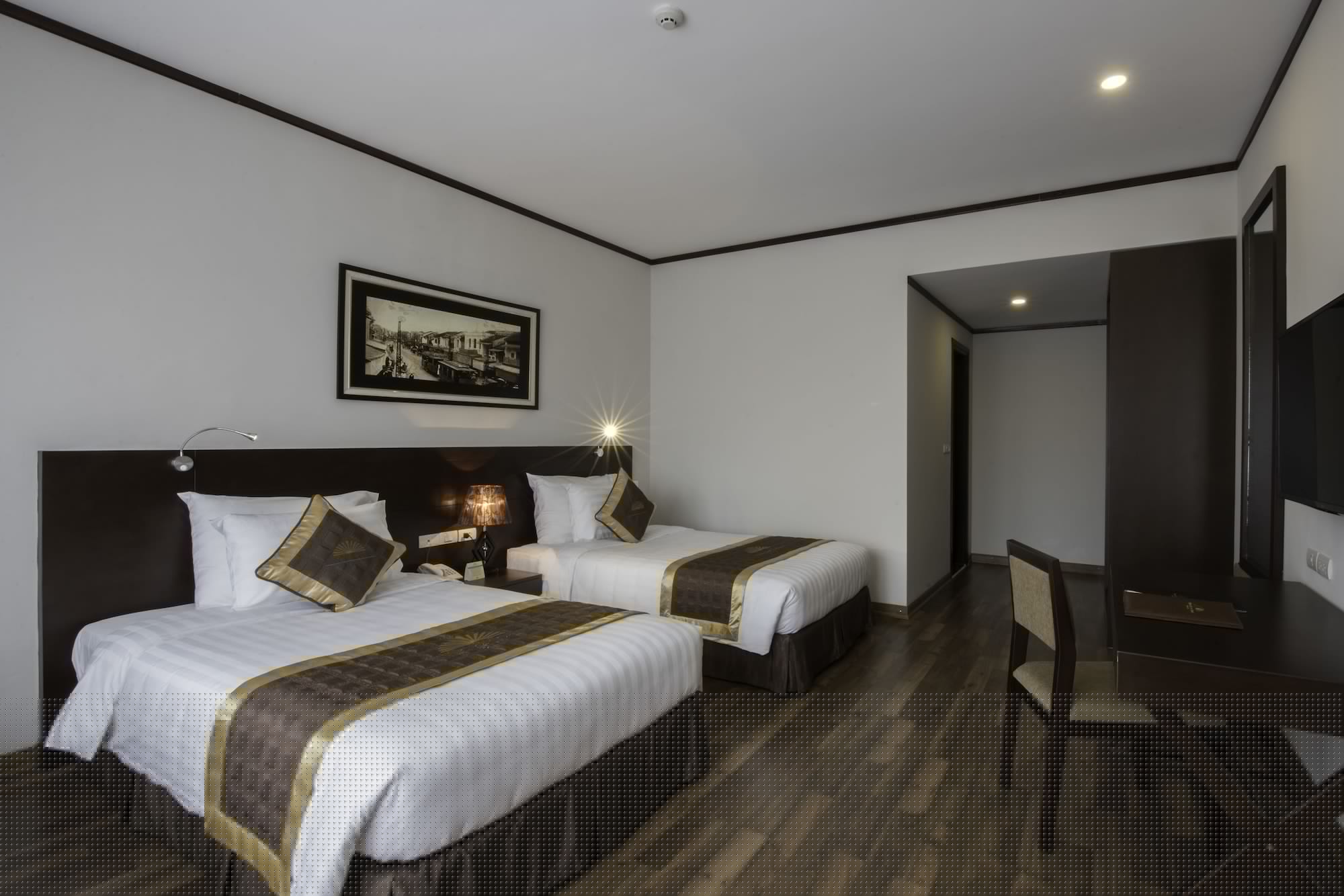 Deluxe, Twin Beds, Thang Long Opera 2/10