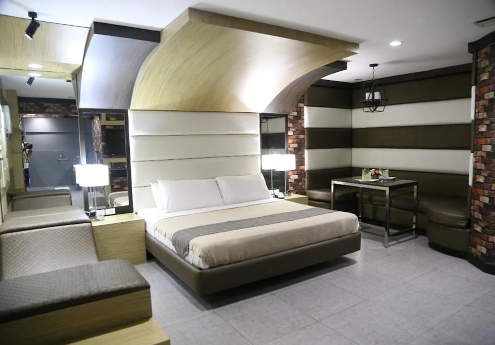 Victoria Court Las Pinas 7/47