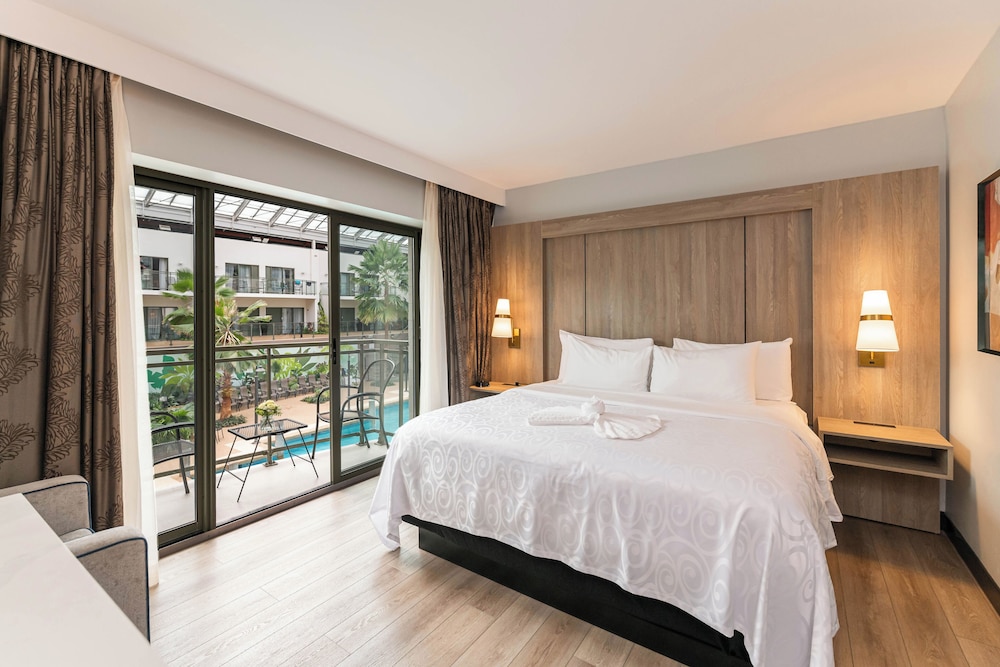 Suite, King Bed, Atrium View, Living Area, Balcony