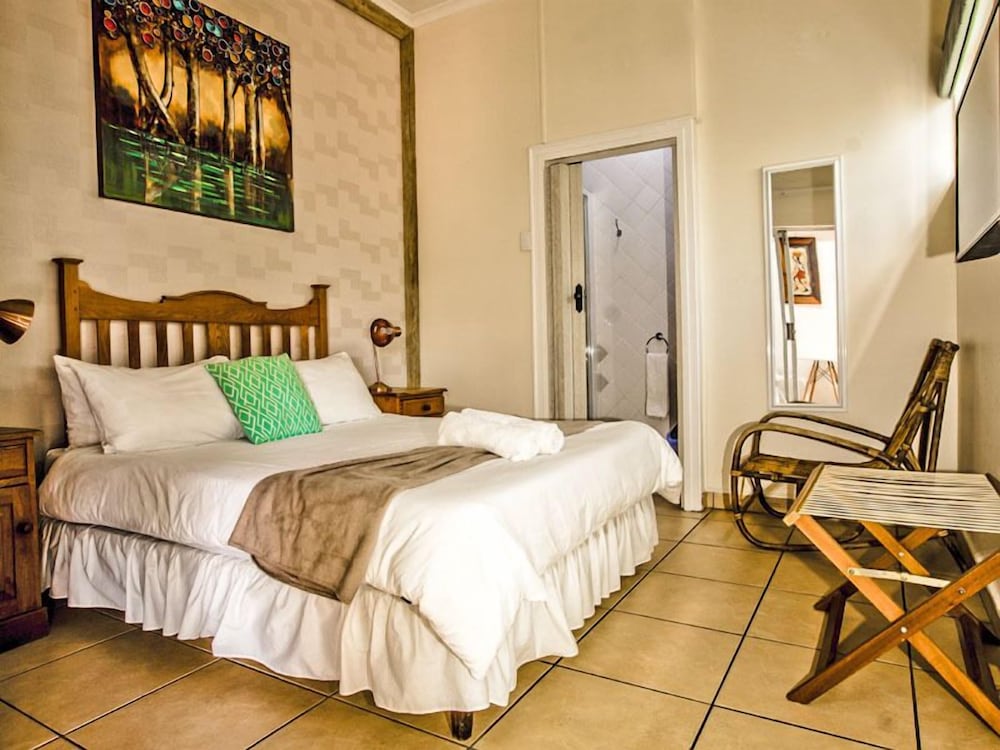 ROOM, DOUBLE BED