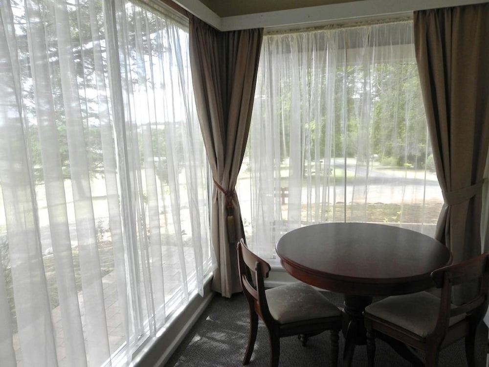 Moore Park Inn 31/39