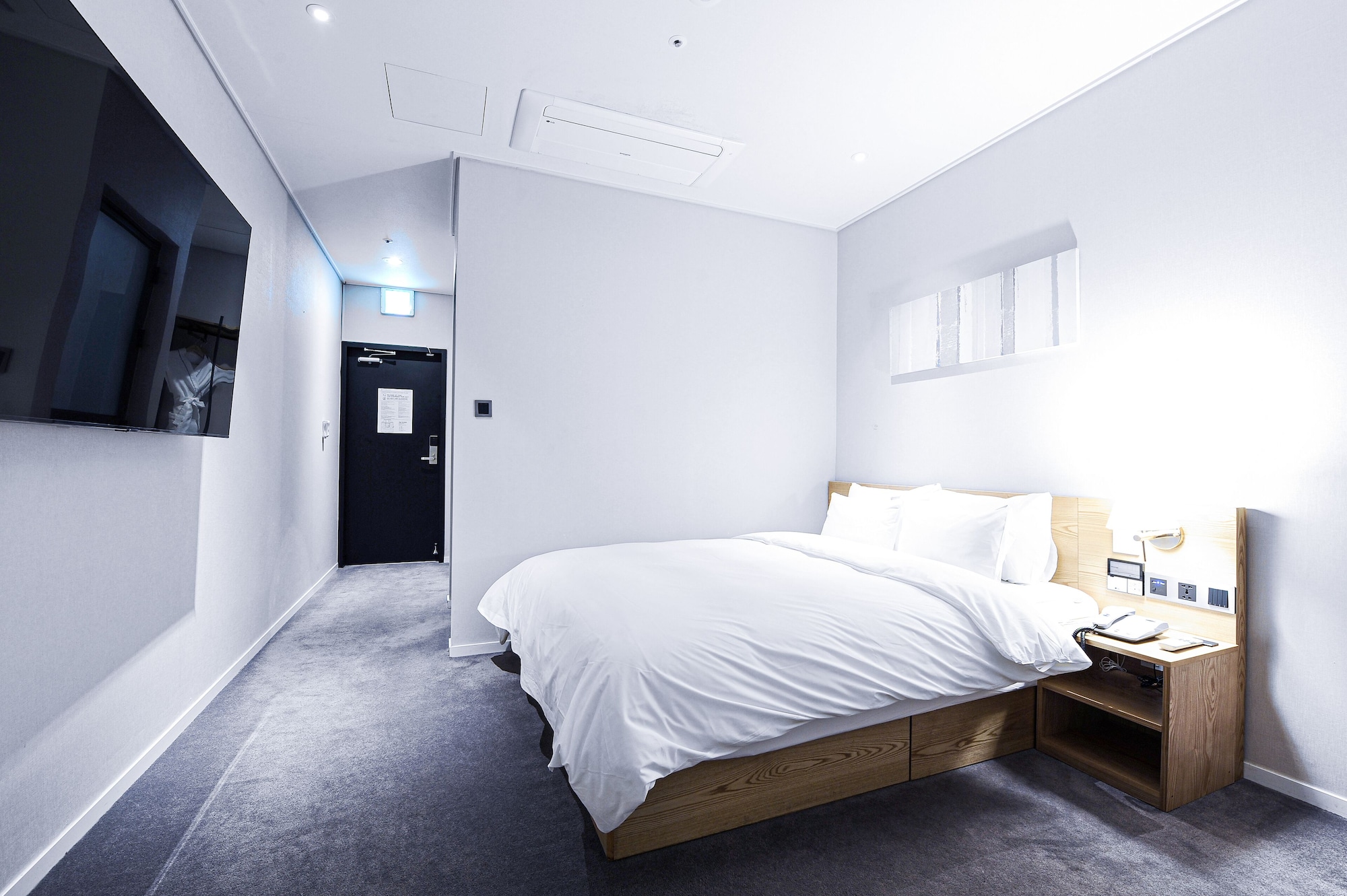 Ocean, Deluxe, Double Bed, The Point Hotel 6/9