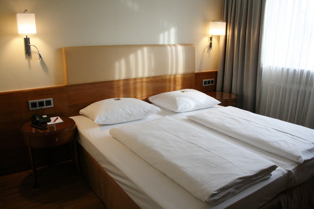 2 BEDROOMS, DELUXE, QUADRUPLE