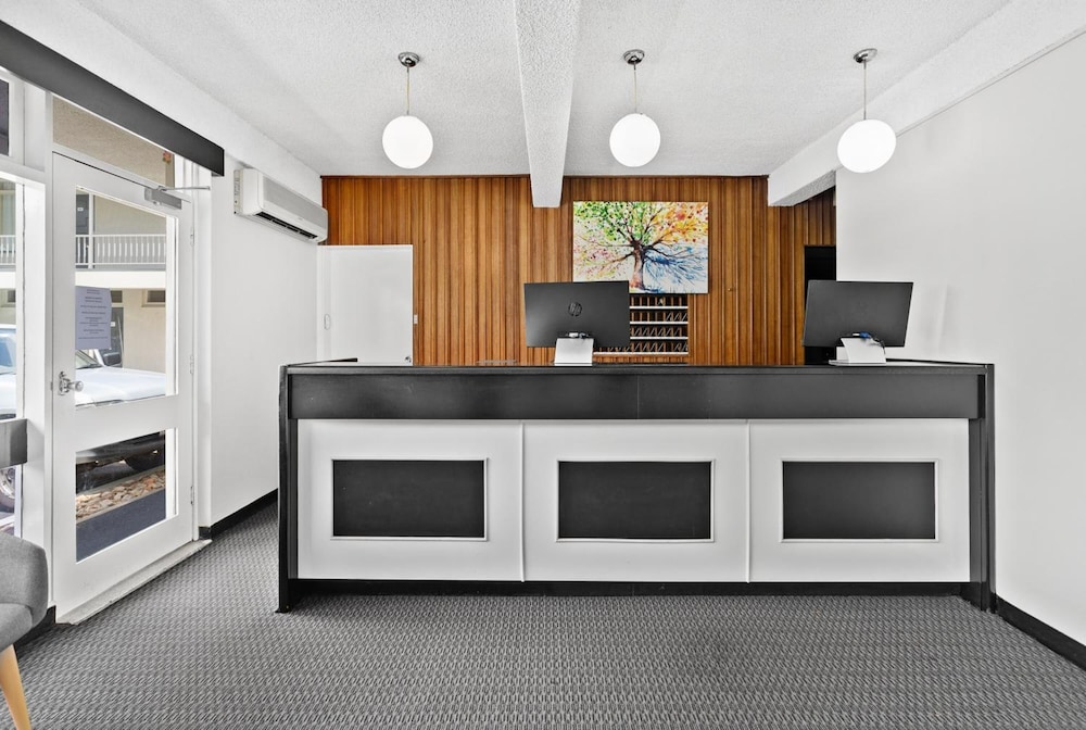 PARK MOTOR INN 10/54
