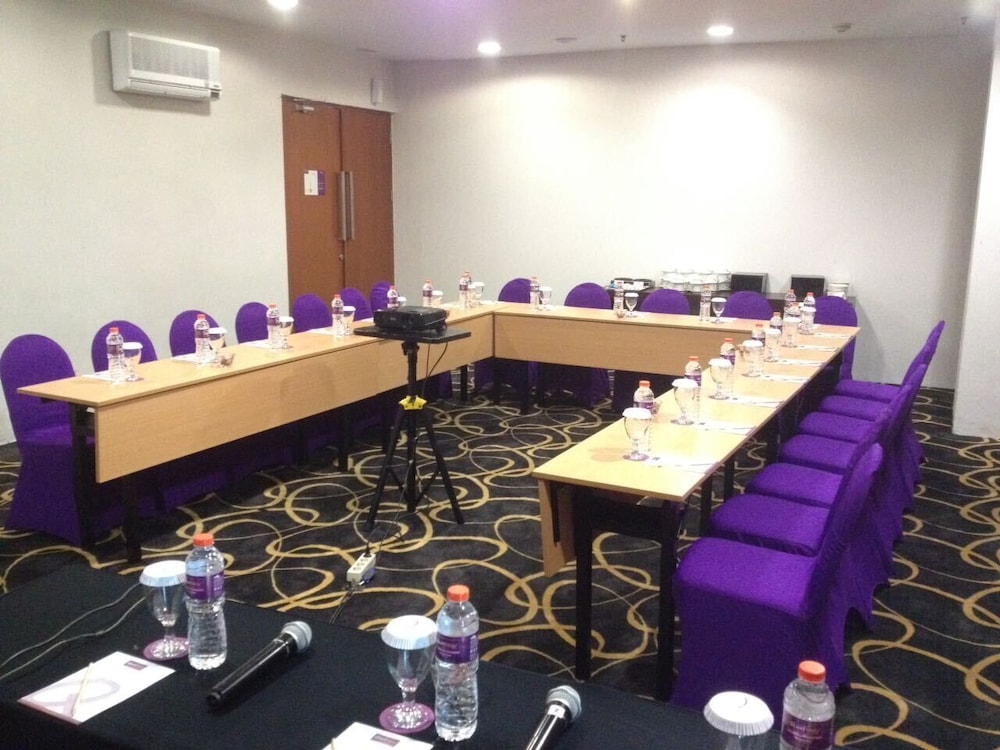 Quest Hotel Darmo Surabaya 50/52