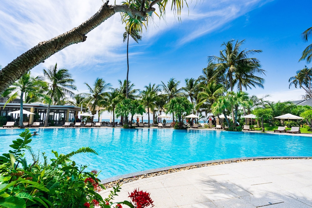 Hoang Ngoc Beach Resort 82/87
