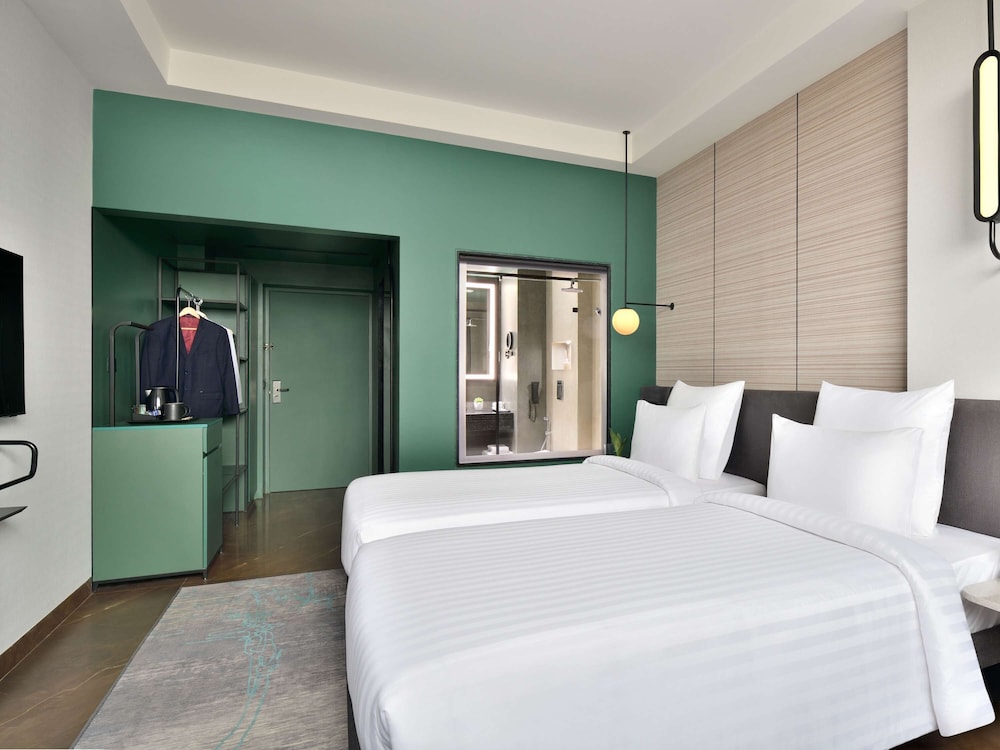 Superior, Twin Beds, City View 6/10