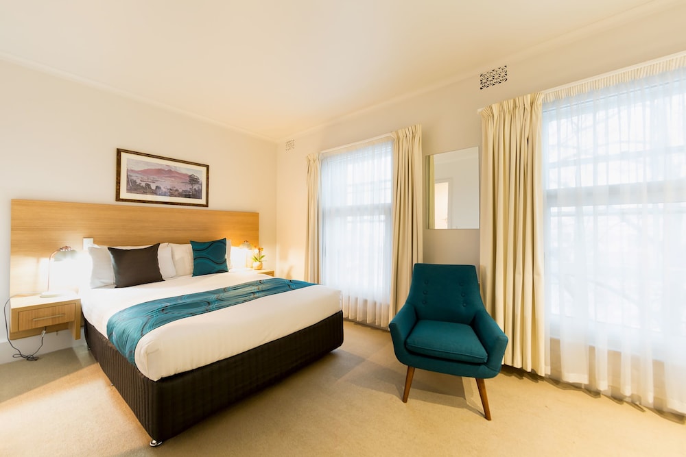Customs House Hotel 18/72