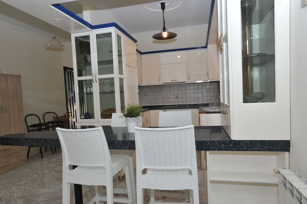 Annaliza Apartments 34/38