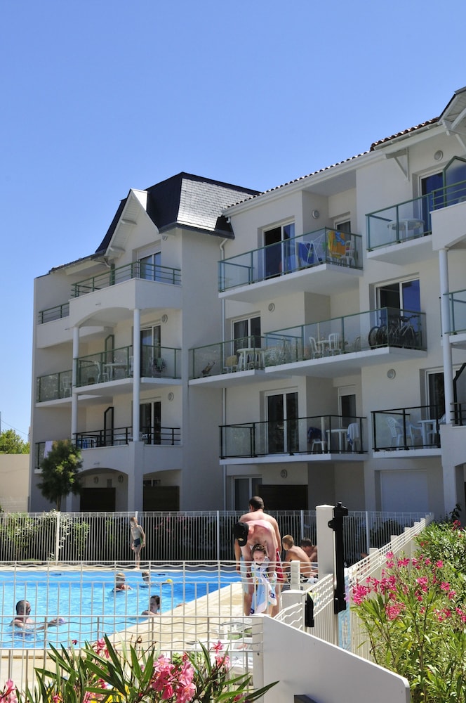 Residence Les Jardins de l Amiraute - Vacanceole in LES SABLES DOLONNE