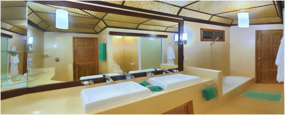 Angaga Island Resort And Spa 54/57
