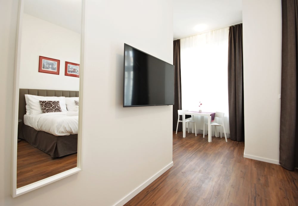 Elizabeth Suites 25/50