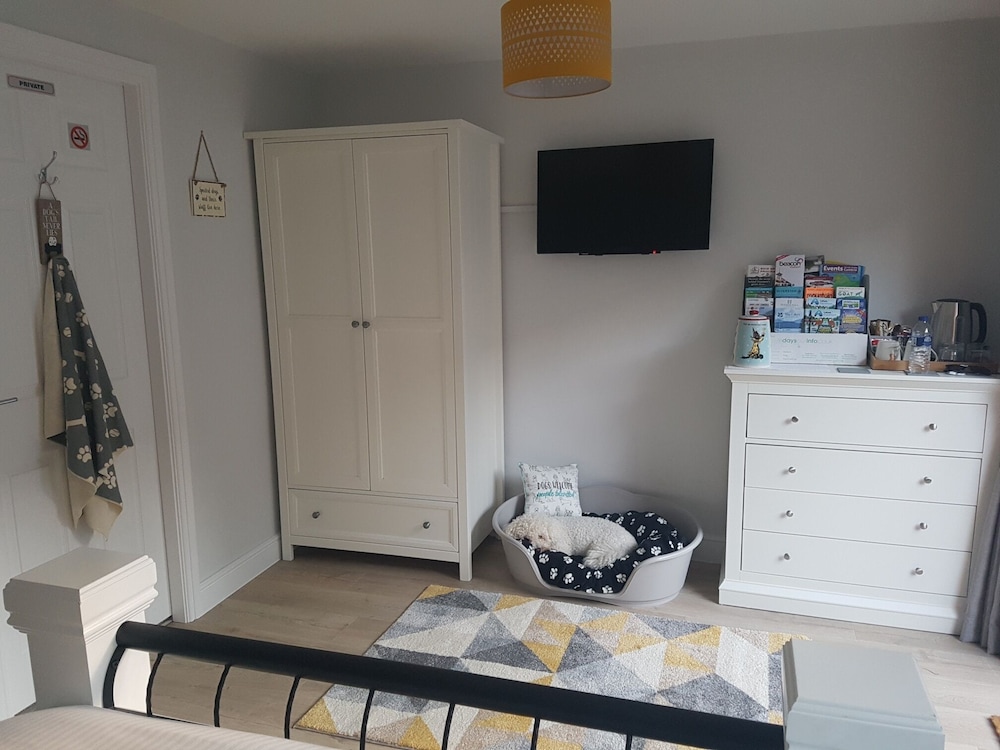 Number 80 Bed Then Breakfast 44/65