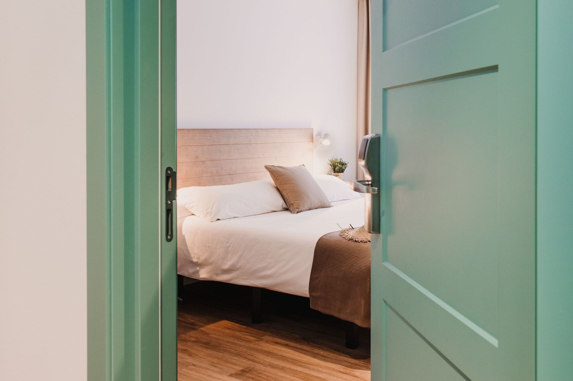 SUPERIOR, DOUBLE OR TWIN BED