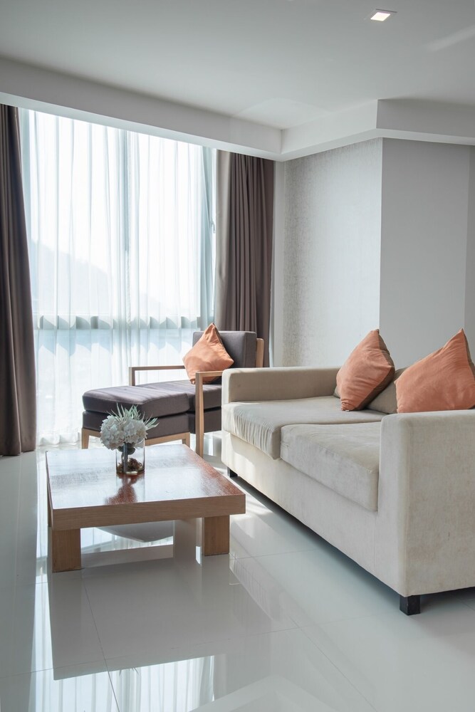 42C The Chic Hotel 33/49