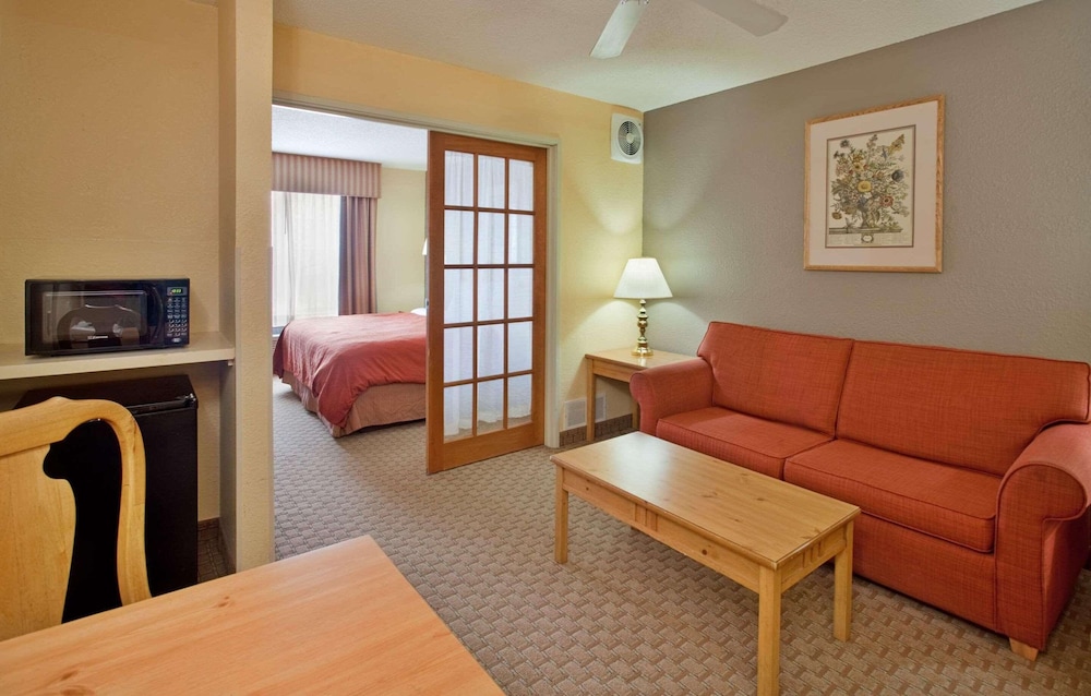 Country Inn & Suites by Radisson, Bloomington-Normal West, IL 39/56