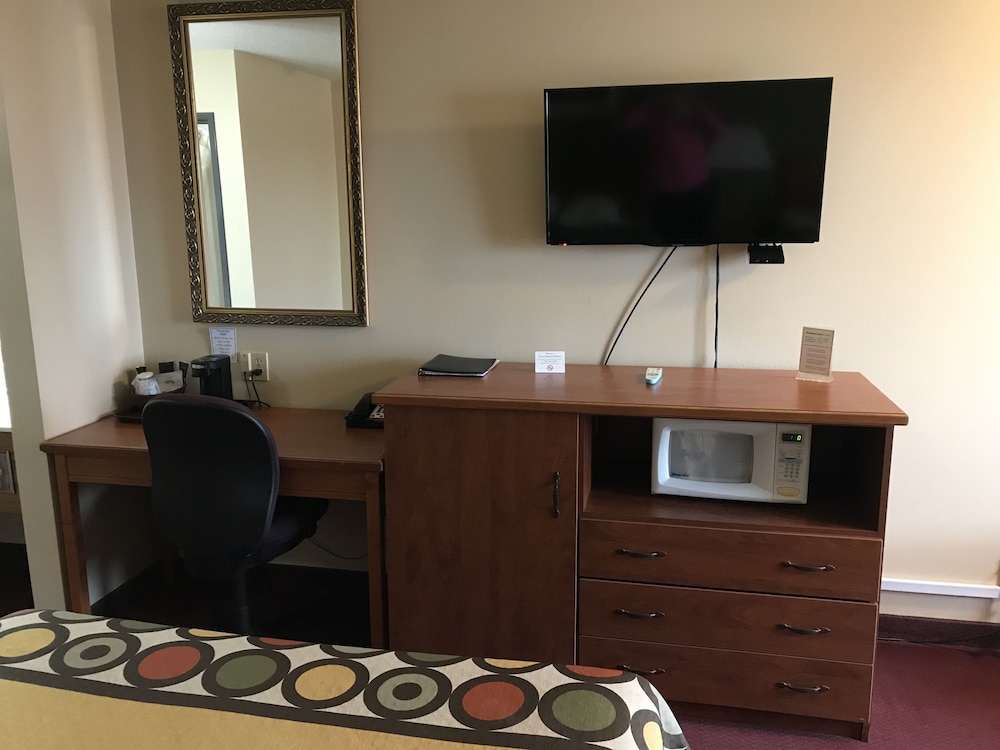 Heartland Hotel And Suites 47/62
