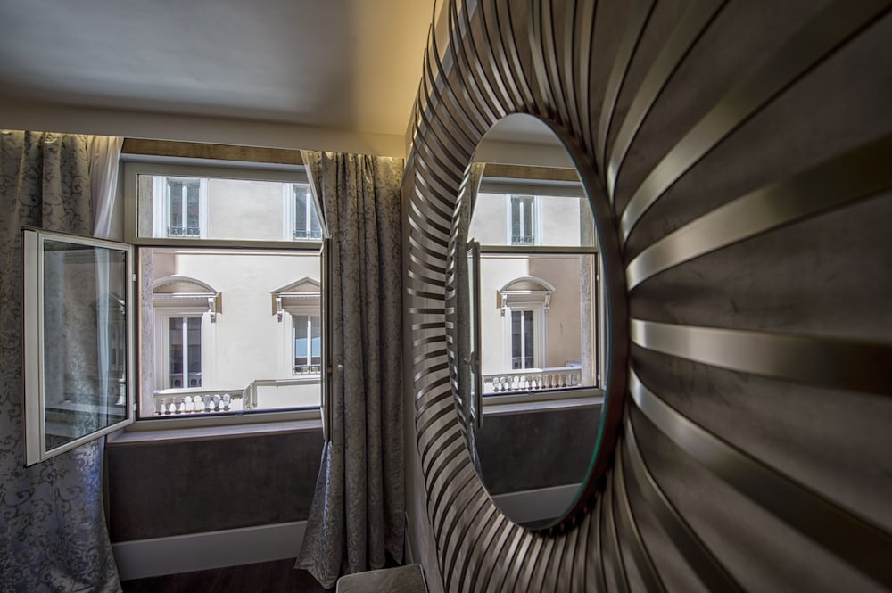 Sina Bernini Bristol, Autograph Collection 32/32
