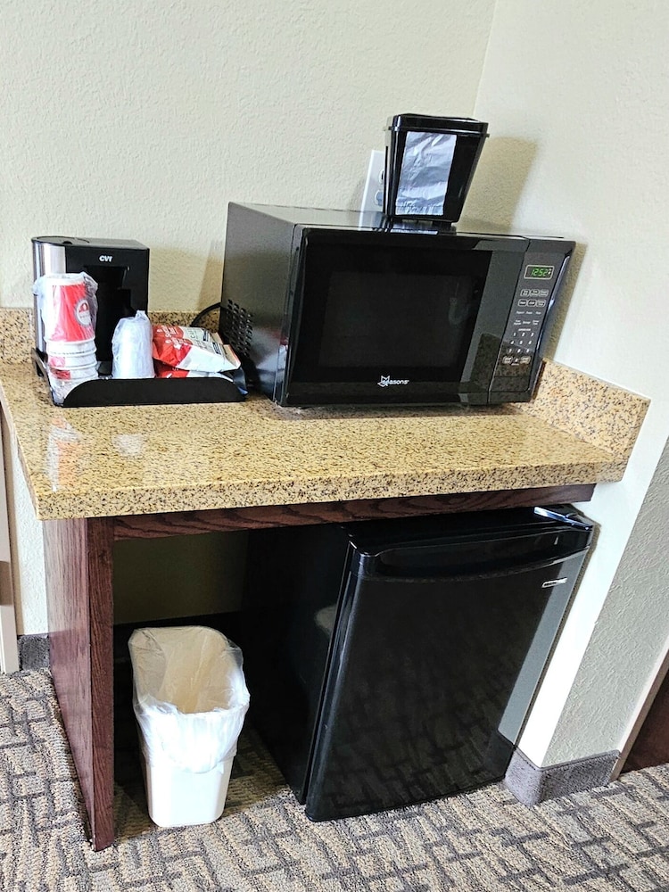 Cobblestone Inn & Suites - Clintonville 39/50