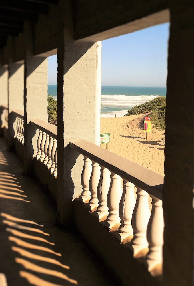 Pili Pili Beach Cabanas 26/30