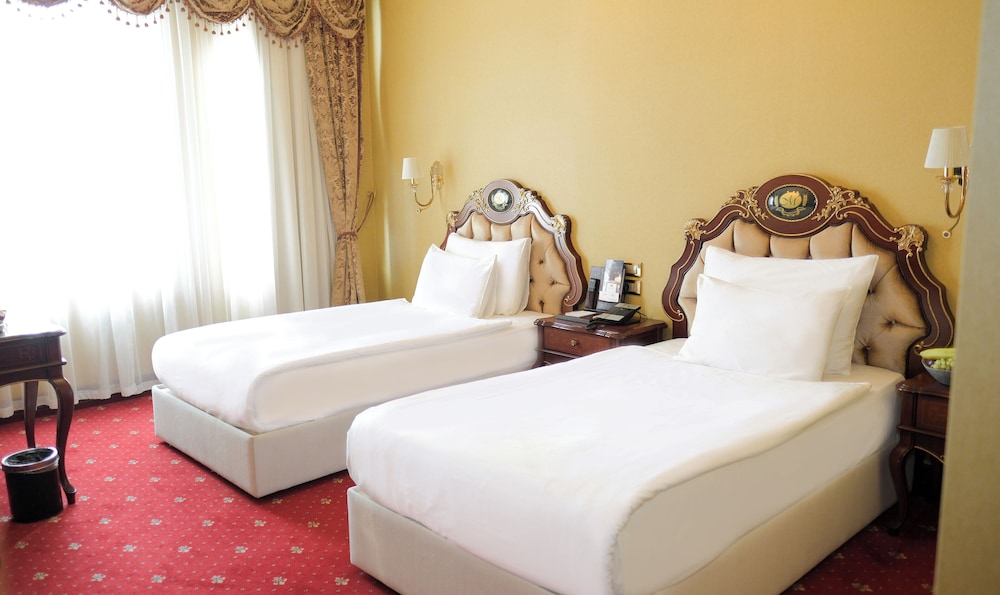 MEYRA PALACE 27/69