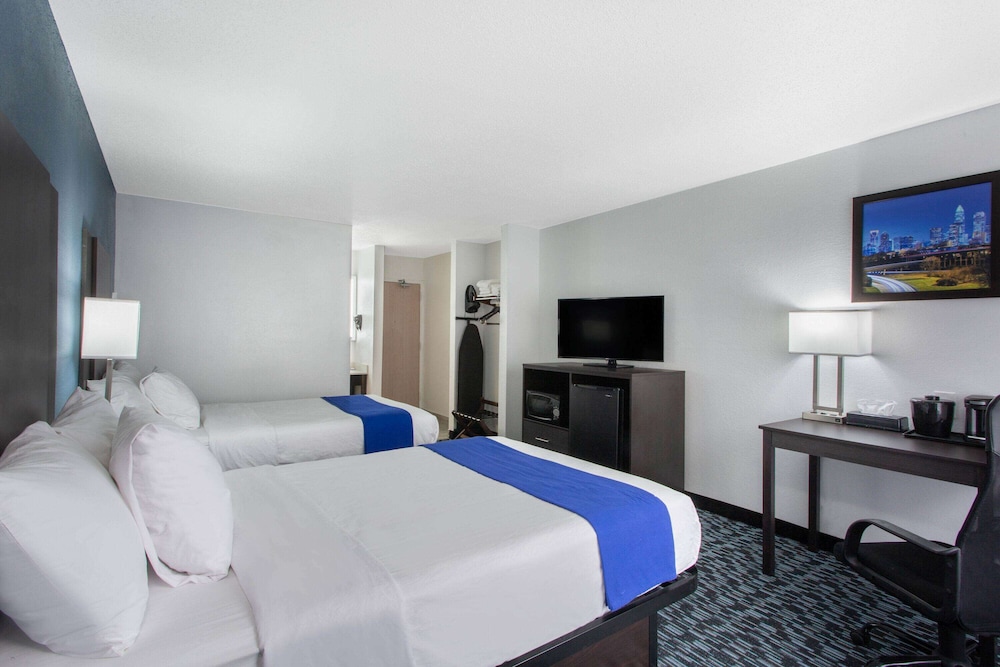 Clarion Pointe Charlotte 21/57