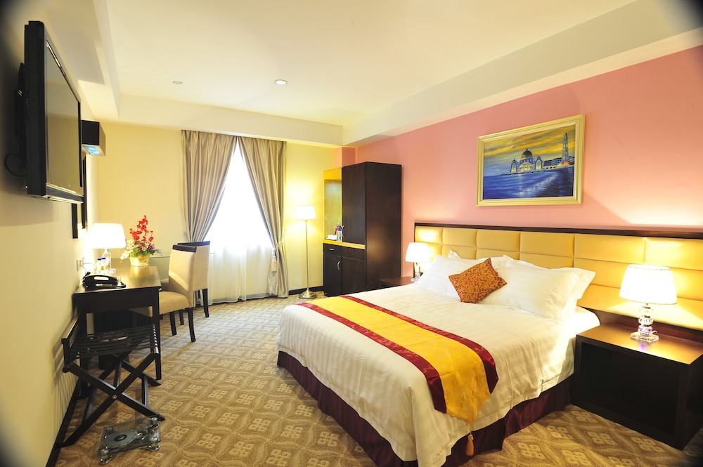 HALLMARK CROWN HOTEL 17/59